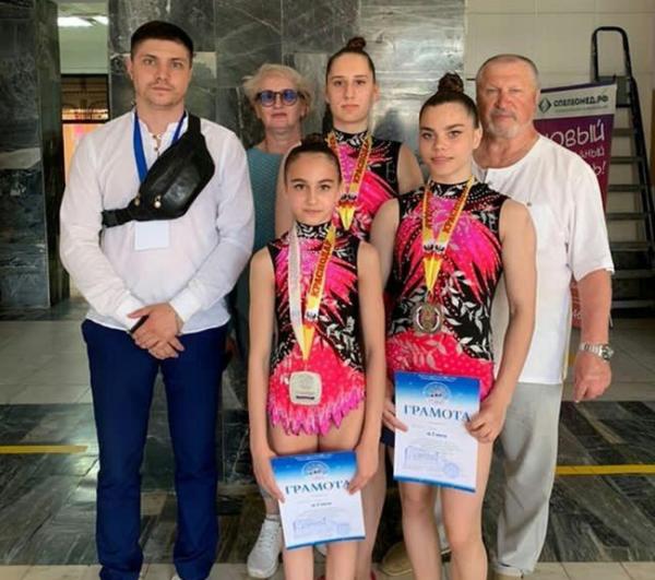 Акробаты из Волгодонска завоевали «серебро» и «бронзу» на Всероссийских соревнованиях