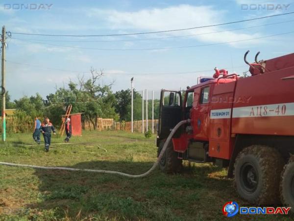 Пожар произошел в зданий начальной школы станицы Калининской Цимлянского района