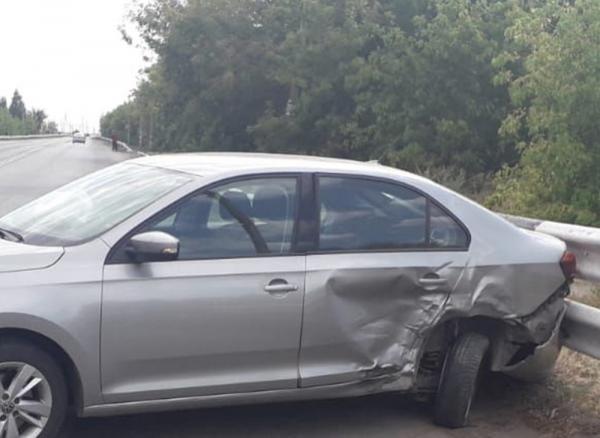 Две иномарки столкнулись на трассе в Дубовском районе: есть пострадавший