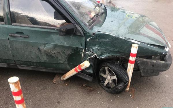 Иномарка и ВАЗ с прицепом не поделили дорогу в Волгодонске: есть пострадавший