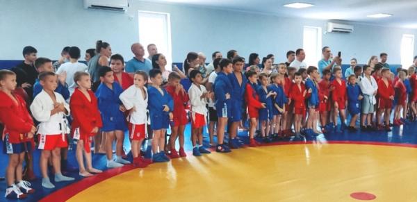 Самбисты из Волгодонска завоевали четыре медали в Адыгее