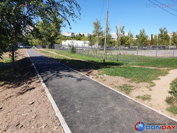 Благодаря помощи депутата Геннадия Кудрявцева вдоль школы №22 появилась новая пешеходная дорожка