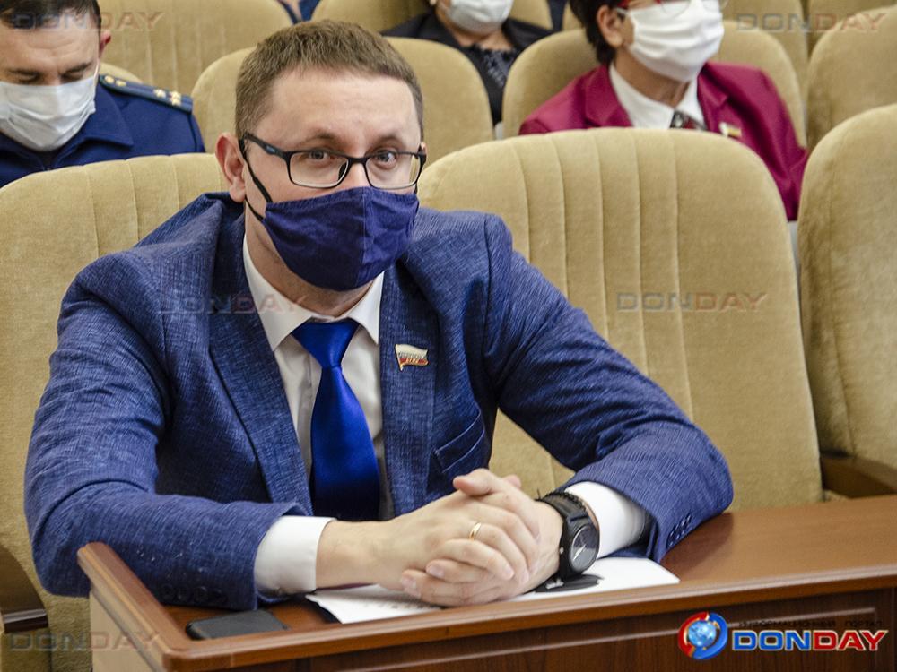 «Принятые меры не работают»: депутат Волгодонской городской Думы Алексей Плотников призвал разработать новые методы поддержки для медиков