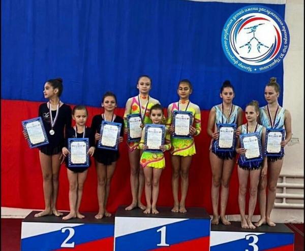 Юные акробаты из Волгодонска успешно выступили на областных соревнованиях