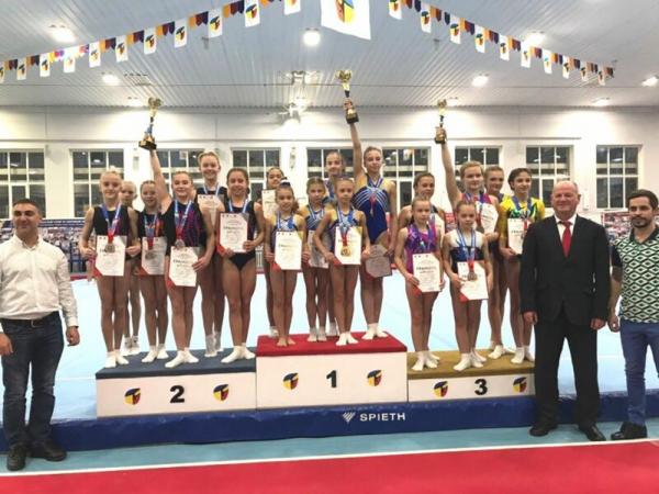Волгодонские гимнастки стали серебряными призерами областного турнира в командном зачете