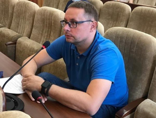 Депутат Волгодонской городской Думы Алексей Плотников предложил сократить должность Игоря Батлукова