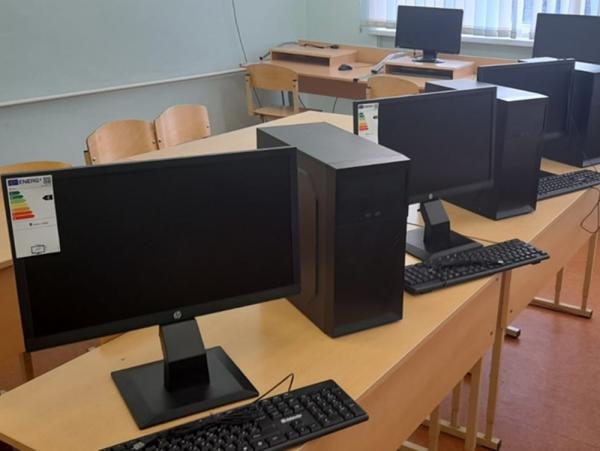 Предприниматель из Волгодонска Ольга Потапова подарила школе №8 компьютеры