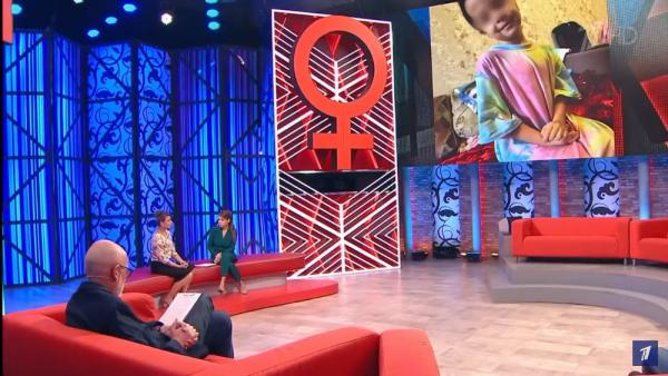 Ногами по голове: под Киевом подрались несовершеннолетние девушки, видео