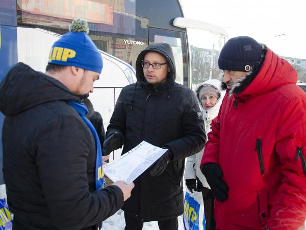 Депутаты Волгодонской городской Думы встретили автобус помощи ЛДПР