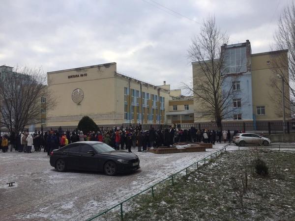 Из-за сообщений о минировании эвакуировали более 80 учебных учреждений в Ростове-на-Дону