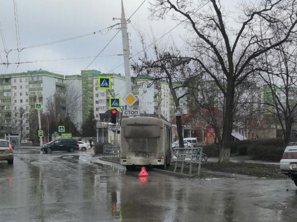 Пассажирская маршрутка врезалась в забор в новой части Волгодонска
