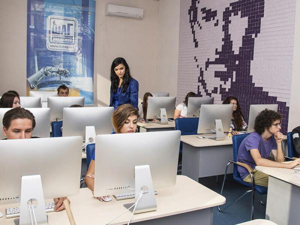 Профессиональное обучение IT-специальностям могут получить дети и взрослые Волгодонска в «Компьютерной академии ШАГ»