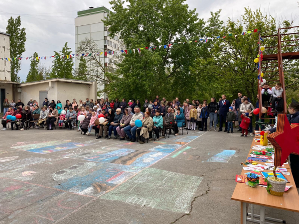 В школе на В-9 в Волгодонске прошел праздничный концерт в честь 9 Мая