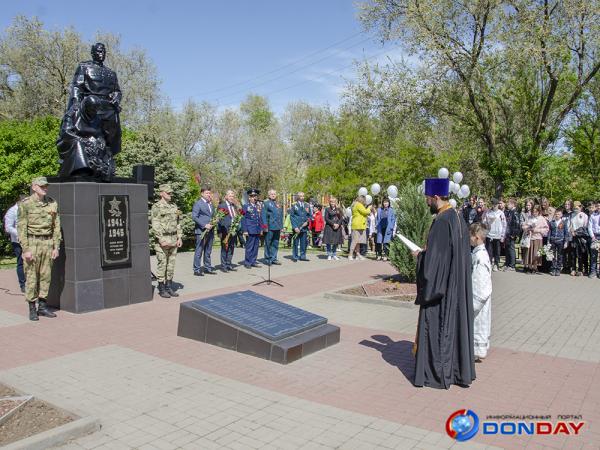 В Волгодонске почтили память солдат, сражавшихся за Родину во времена Великой Отечественной войны: фото