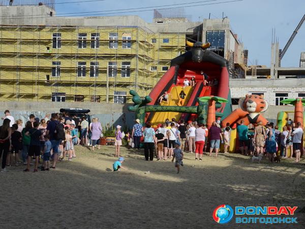 «Детский смех и сладкая вата»: ярким праздником в 23 округе Волгодонска отметили начало каникул