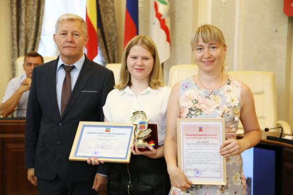 В Волгодонске шесть лучших выпускников школ удостоены знака «Гордость Волгодонска»