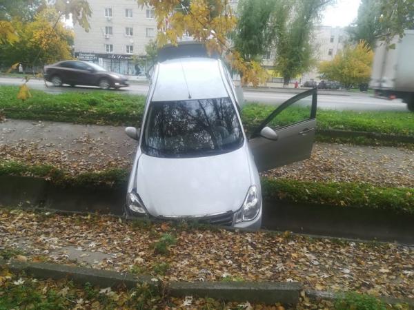 В аварии на улице Морской в Волгодонске пострадал 29-летний водитель ВАЗа