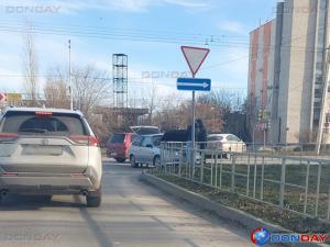 «Шевроле» и ВАЗ столкнулись возле АТС 3/4 в Волгодонске