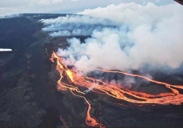 На Гавайях впервые почти за 40 лет одновременно извергаются два вулкана