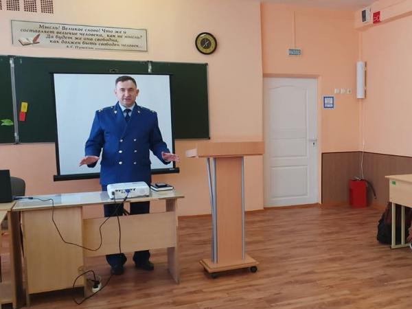 Прокурор Волгодонска провел лекции в двух городских школах