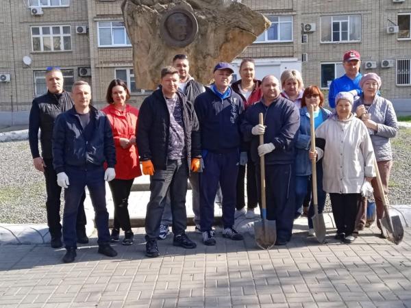В Волгодонске в сквере «Советско-болгарской дружбы» высадили 15 новых кустарников