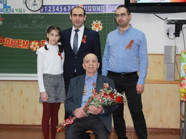 В школе села Чалтырь открыли «Парту Героя» в честь ветерана Великой Отечественной войны