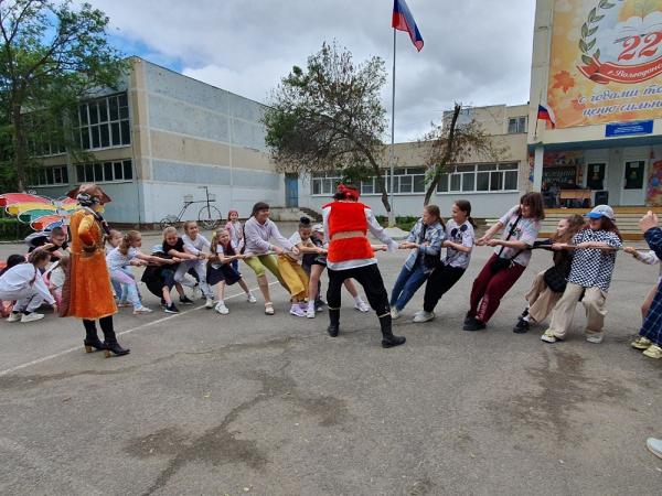 Весело и задорно отметили День защиты детей в 13-м округе Волгодонска