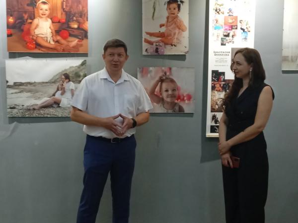 В Волгодонске открылась выставка фотохудожника Анастасии Шепиловой «Бесценное время»