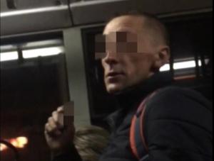 Жителей Волгодонска возмутил курящий в троллейбусе мужчина
