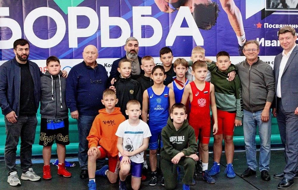 Выдающиеся борцы мирового масштаба посетили турнир по греко-римской борьбе в Волгодонске