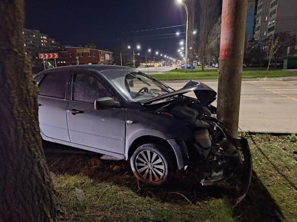 В Волгодонске 31-летняя водитель «Лады» врезалась в столб