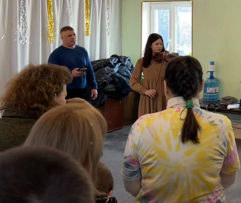 В Волгодонске на старый Новый год депутаты от КПРФ вручили подарки детям с особенностями развития здоровья