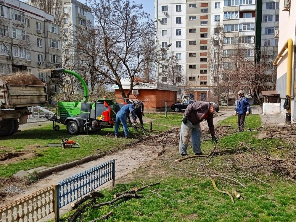 В Волгодонске управляющая компания «Уют» наводит порядок в своих микрорайонах