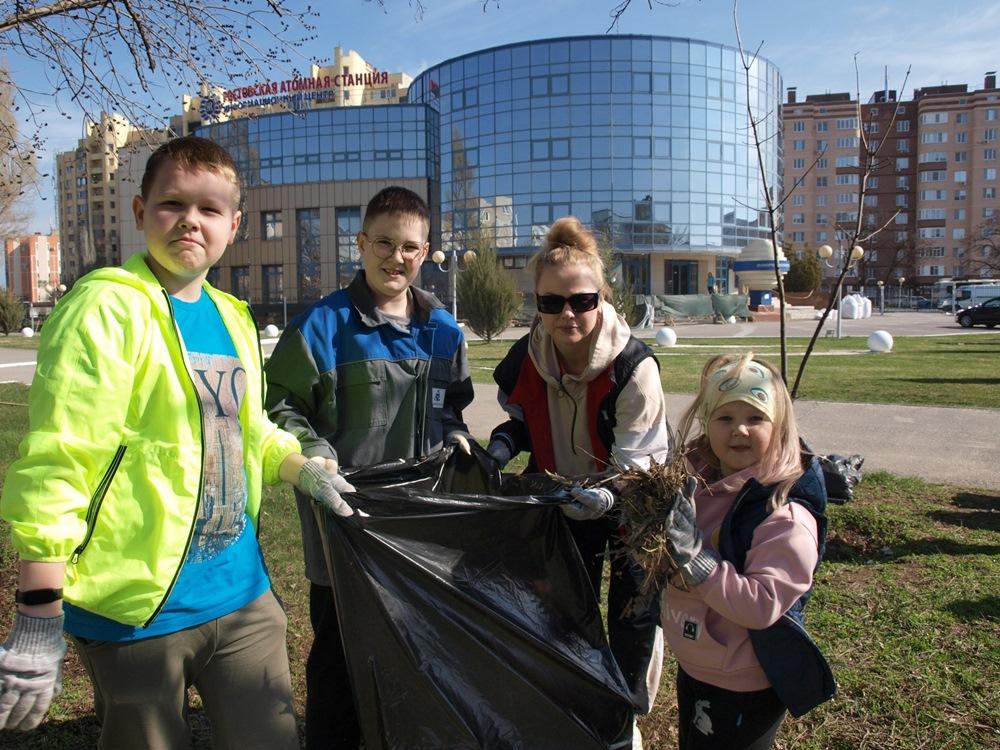 Почти 2 тысячи работников Ростовской АЭС приняли участие в  общегородском субботнике