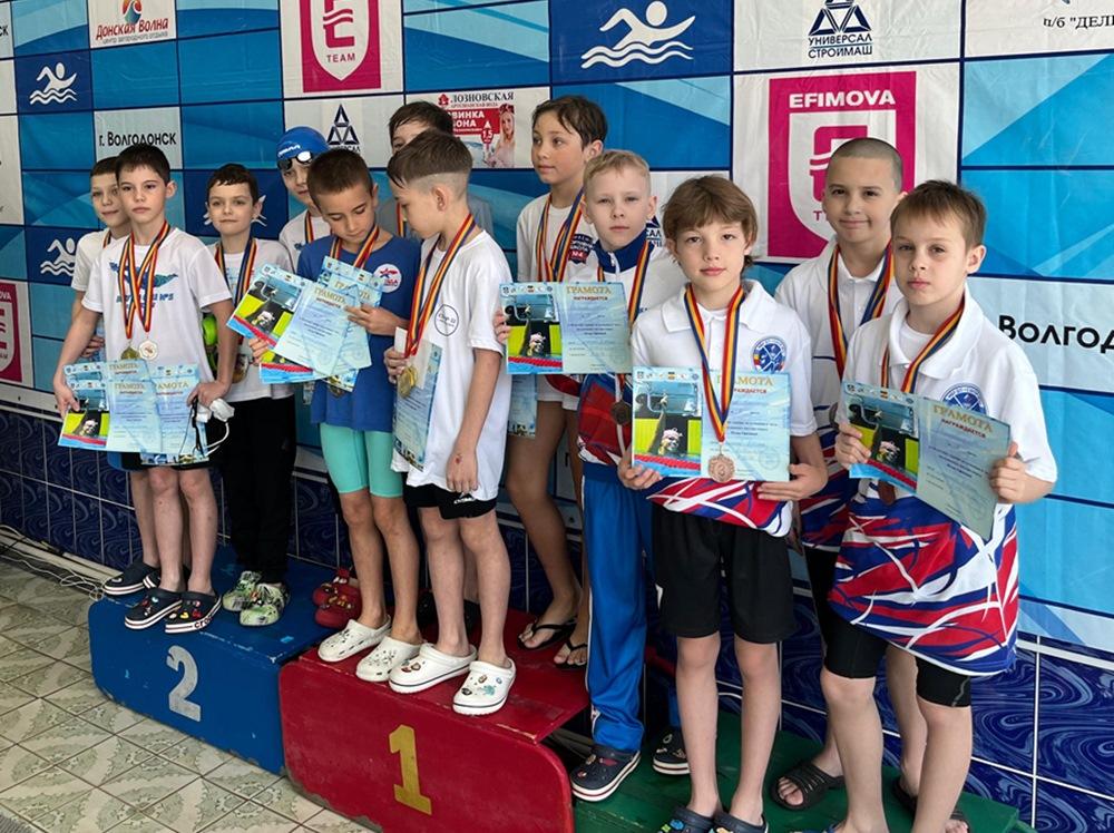 Волгодонцы завоевали три «бронзы» на областном турнире по плаванию
