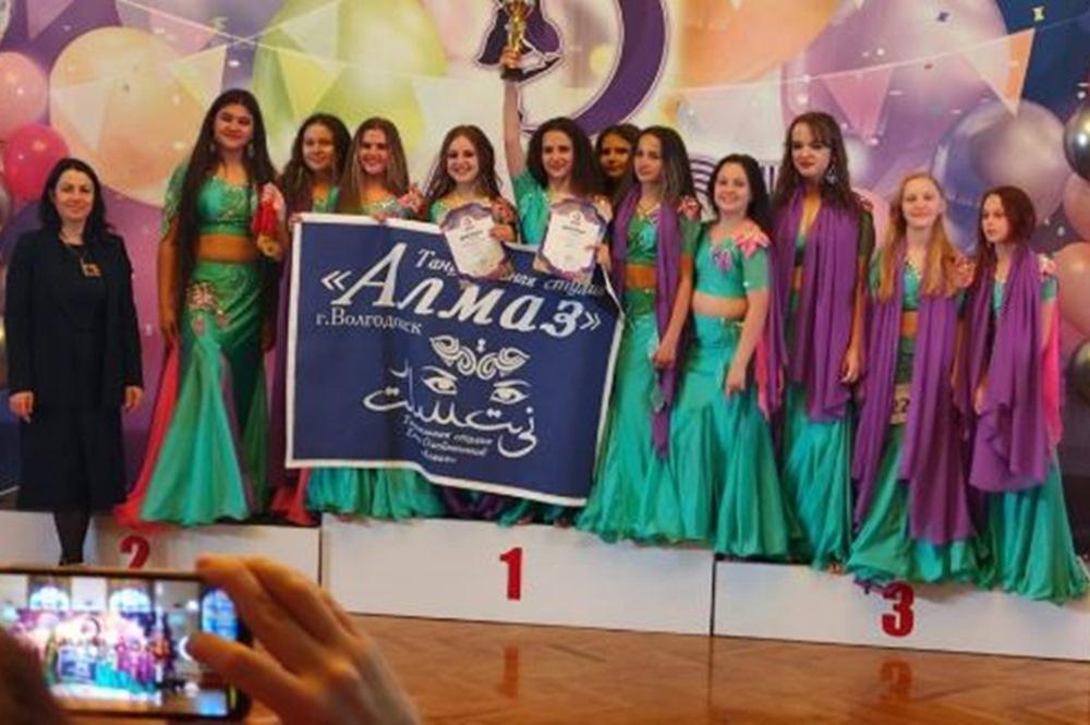 Танцевальная студия из Волгодонска завоевала 13 золотых кубков на российском турнире