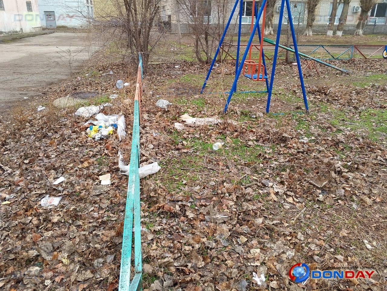Волгодончанка пожаловалась на ужасное состояние детской площадки