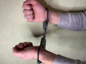 В Морозовске суд арестовал бывшего командира взвода ДПС за взятку