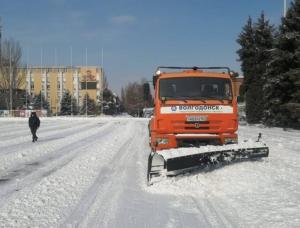 Коммунальные службы Волгодонска продолжают очищать улицы от снега