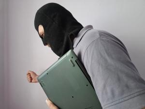 Житель Цимлянского района ограбил знакомого на 20 тысяч рублей