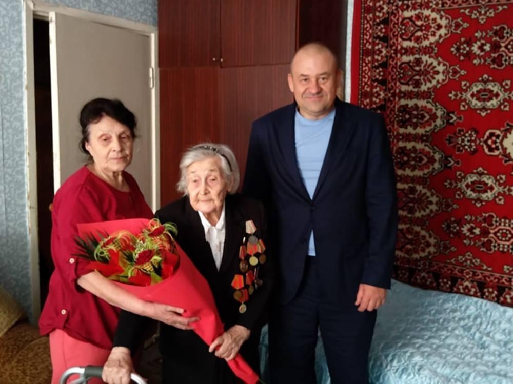 В Волгодонске с наступающим Днем Победы поздравили тружеников тыла 13-го округа