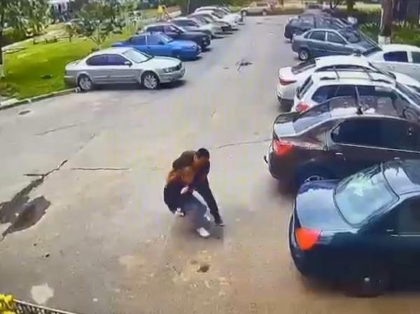 В Волгодонске неизвестный мужчина пытался похитить 20-летнюю девушку