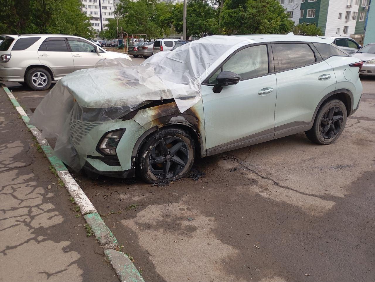 В Волгодонске на Карла Маркса горела иномарка: видео