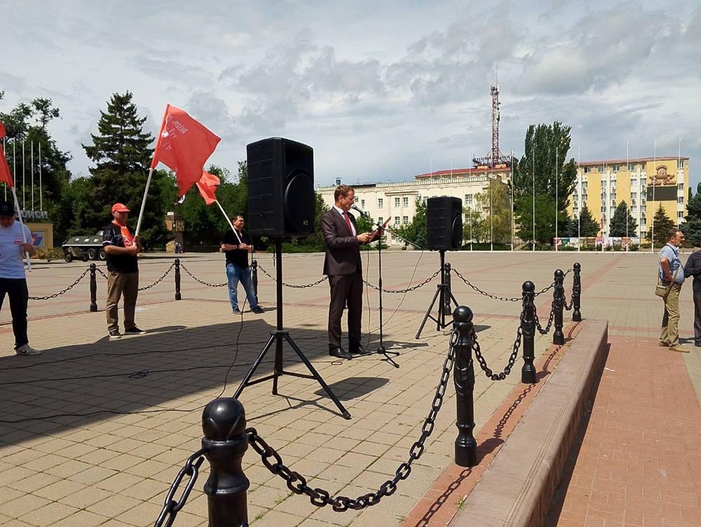 Коммунисты Волгодонска провели митинг на площади Победы