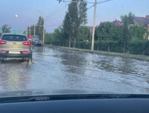В Волгодонске из-за порыва затопило проспект Курчатова