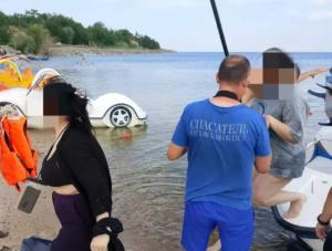 На Цимлянском водохранилище двух девушек на сапбордах унесло от берега