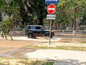 В Волгодонске улица Ленина превратилась в полноводную реку