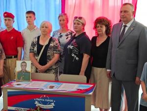 В волгодонской школе №13 открыли «Парту Героя» в память о погибшем на СВО выпускнике