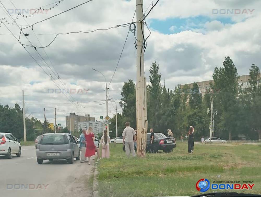 В Волгодонске «Приора» вылетела на газон на проспекте Курчатова
