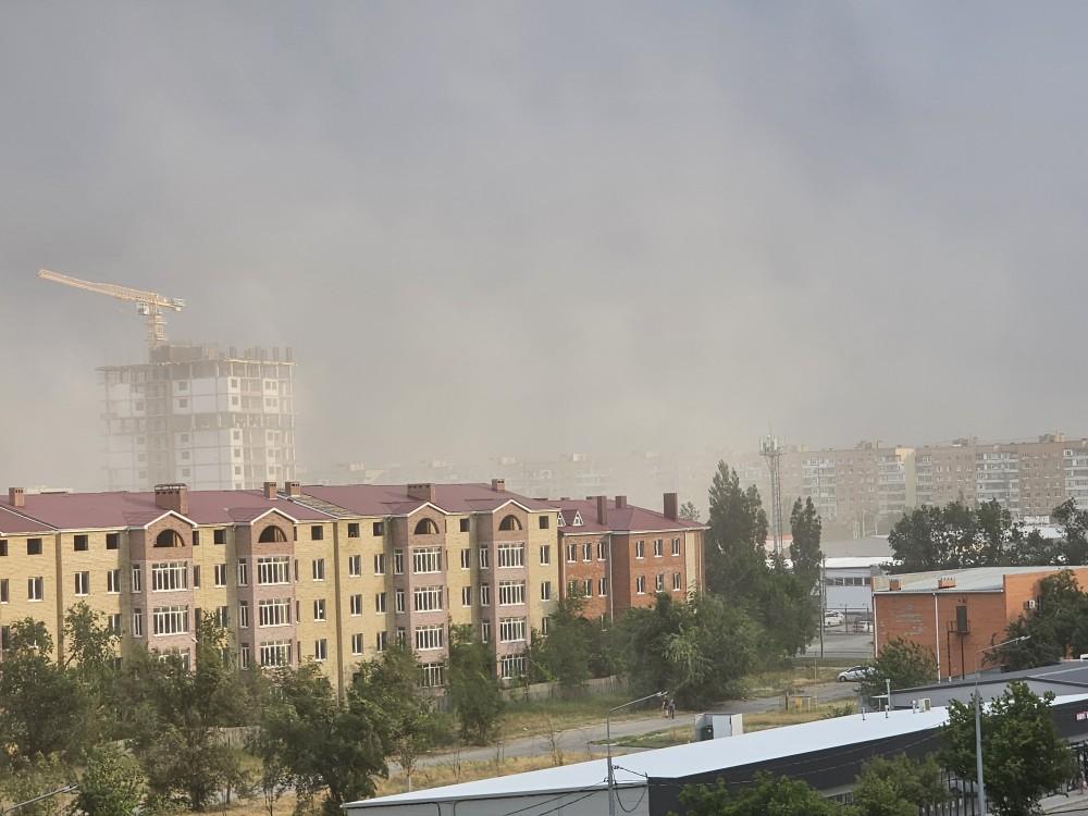 В Волгодонске ураган повалил деревья и оставил часть жителей без света